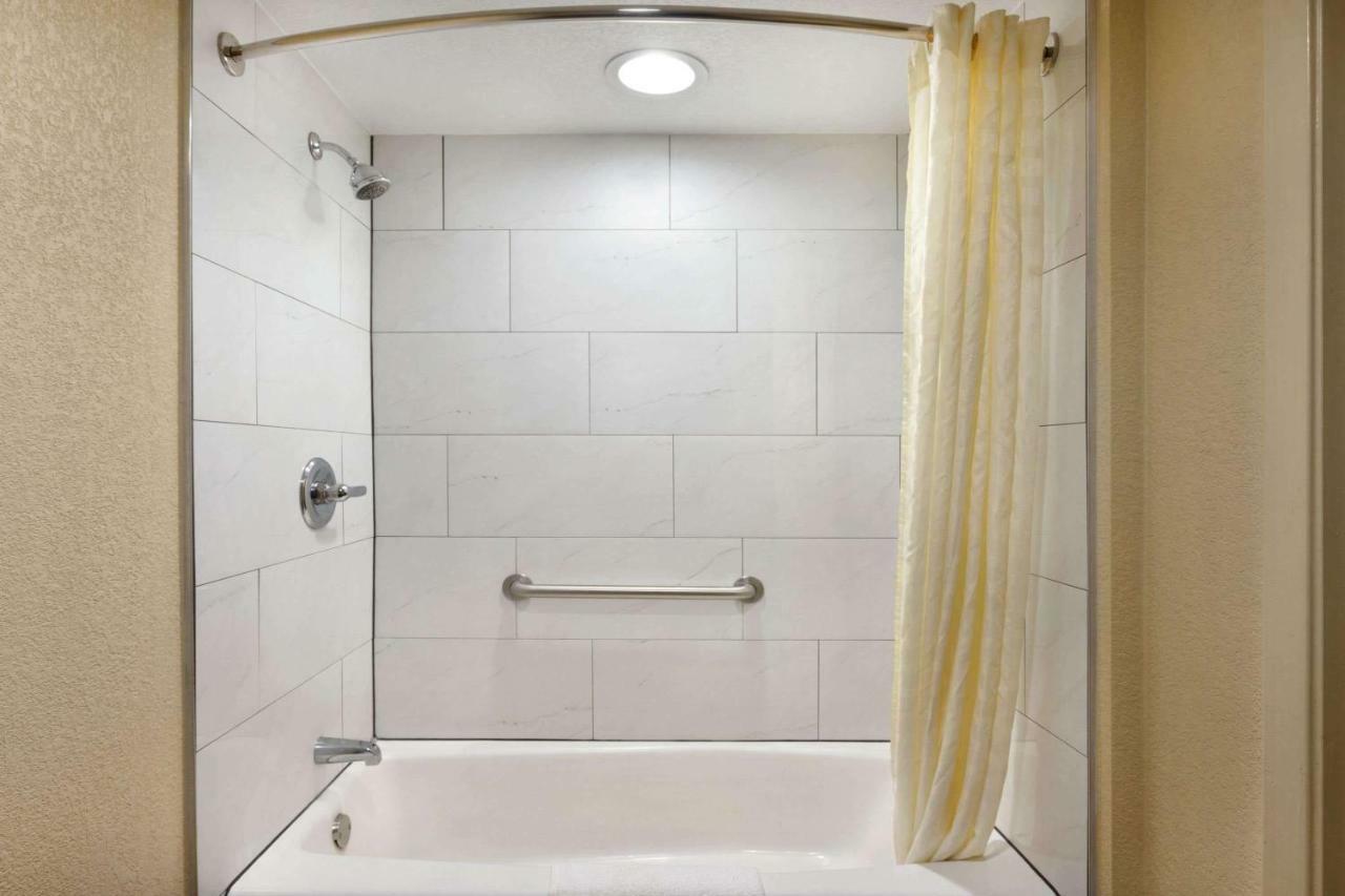 Super 8 By Wyndham Ruston Motel Ngoại thất bức ảnh